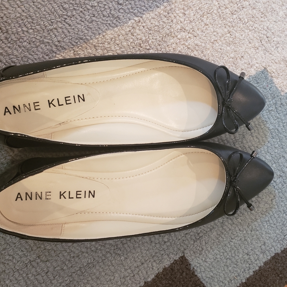 Ann Klein Black flats..size 11